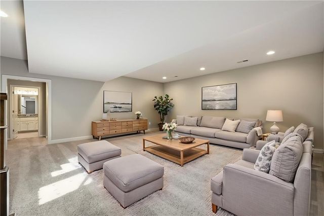 190 SW Roosevelt Ridge, Lee's Summit, MO 64081