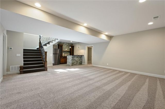 190 SW Roosevelt Ridge, Lee's Summit, MO 64081
