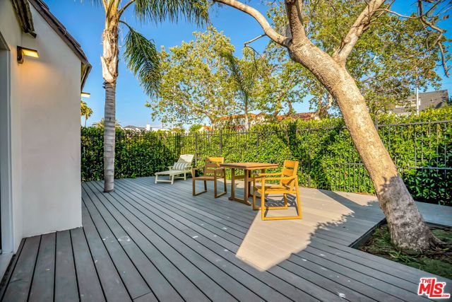 1145 S Longwood Avenue, Los Angeles, CA 90019