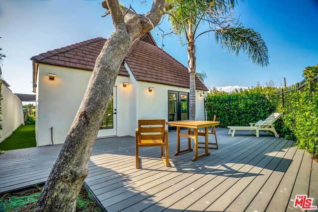 1145 S Longwood Avenue, Los Angeles, CA 90019