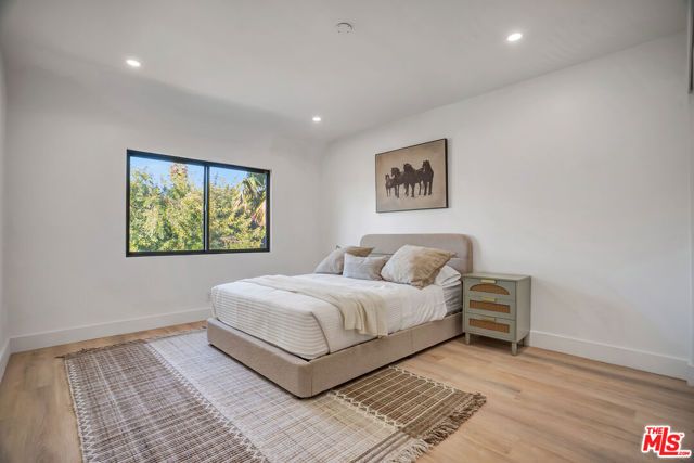 1145 S Longwood Avenue, Los Angeles, CA 90019