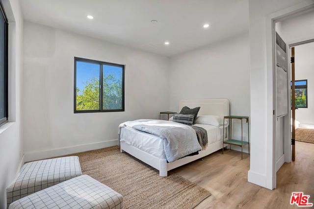 1145 S Longwood Avenue, Los Angeles, CA 90019