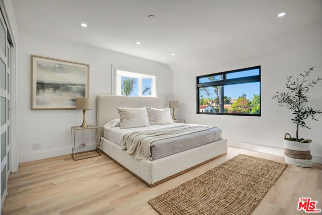 1145 S Longwood Avenue, Los Angeles, CA 90019