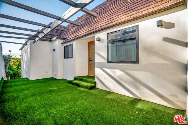 1145 S Longwood Avenue, Los Angeles, CA 90019