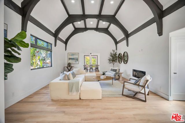 1145 S Longwood Avenue, Los Angeles, CA 90019