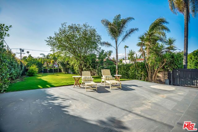 1145 S Longwood Avenue, Los Angeles, CA 90019