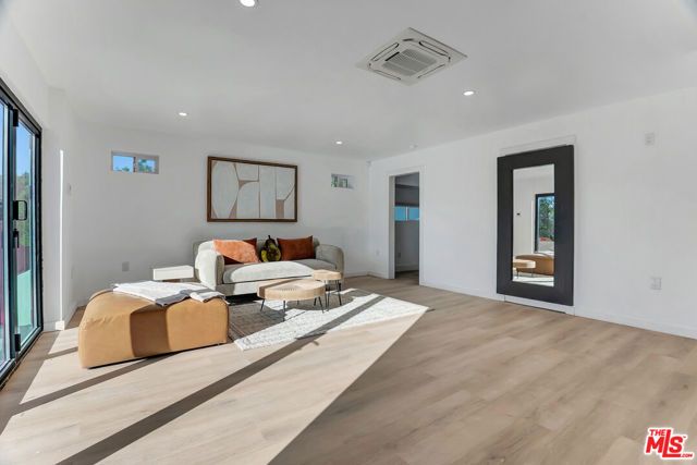 1145 S Longwood Avenue, Los Angeles, CA 90019
