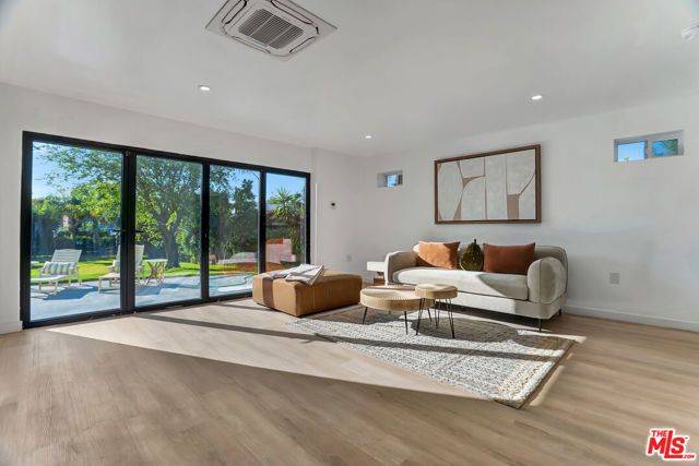 1145 S Longwood Avenue, Los Angeles, CA 90019