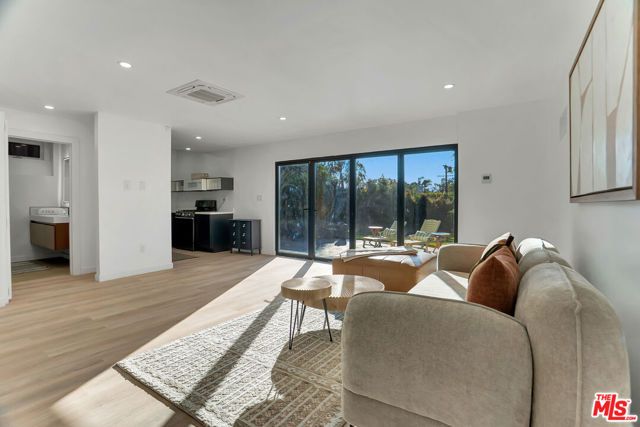 1145 S Longwood Avenue, Los Angeles, CA 90019