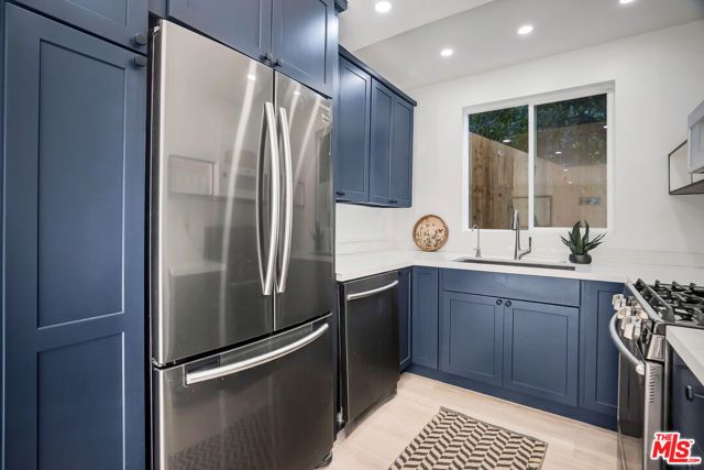 1145 S Longwood Avenue, Los Angeles, CA 90019