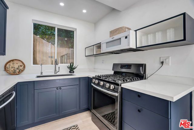 1145 S Longwood Avenue, Los Angeles, CA 90019