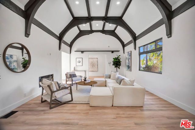 1145 S Longwood Avenue, Los Angeles, CA 90019
