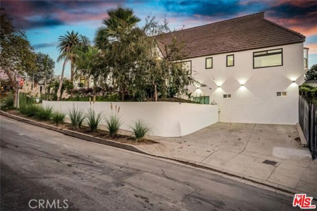 1145 S Longwood Avenue, Los Angeles, CA 90019