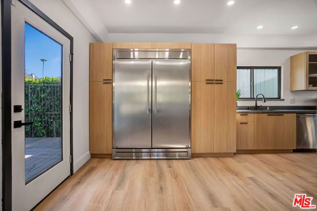 1145 S Longwood Avenue, Los Angeles, CA 90019