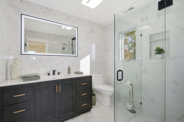 10132 S Turner Avenue, Evergreen Park, IL 60805