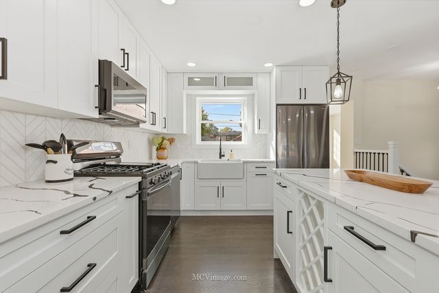 10132 S Turner Avenue, Evergreen Park, IL 60805