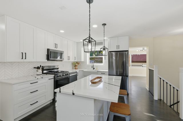 10132 S Turner Avenue, Evergreen Park, IL 60805