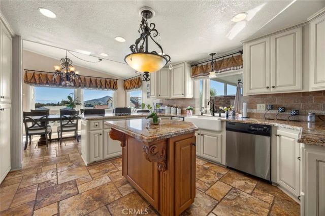 30663 Champion, Canyon Lake, CA 92587