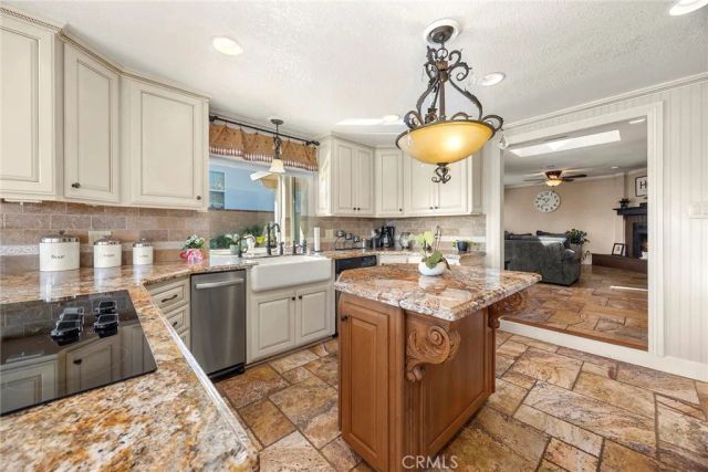 30663 Champion, Canyon Lake, CA 92587