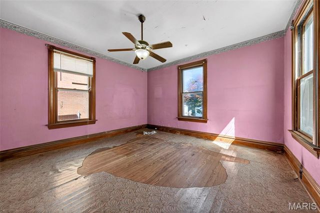1009 S 4th Street, St Charles, MO 63301