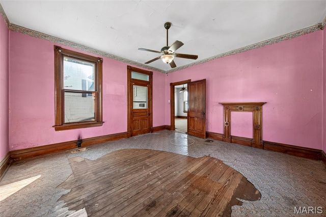 1009 S 4th Street, St Charles, MO 63301