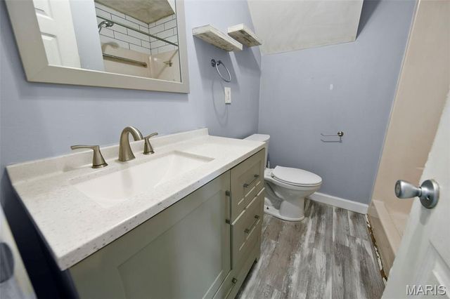 1009 S 4th Street, St Charles, MO 63301