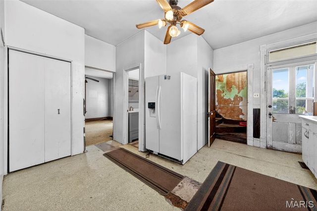 1009 S 4th Street, St Charles, MO 63301