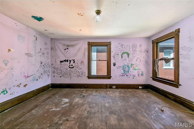 1009 S 4th Street, St Charles, MO 63301