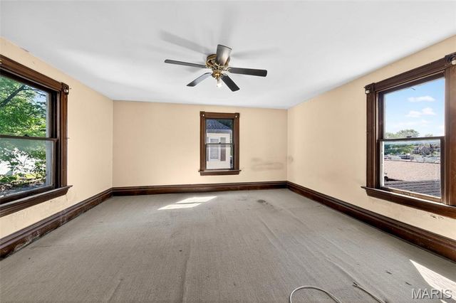 1009 S 4th Street, St Charles, MO 63301