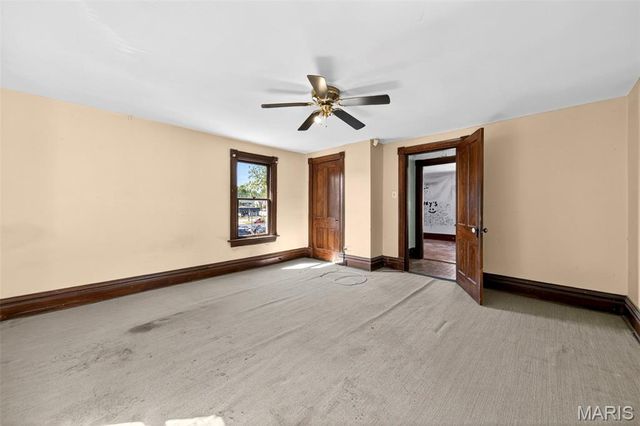 1009 S 4th Street, St Charles, MO 63301
