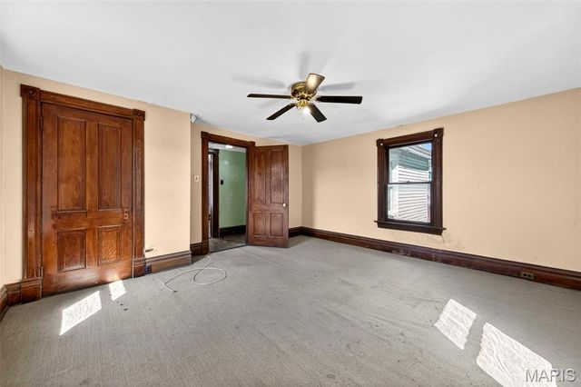 1009 S 4th Street, St Charles, MO 63301