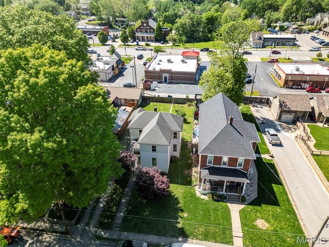 1009 S 4th Street, St Charles, MO 63301