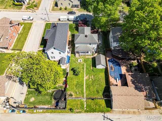 1009 S 4th Street, St Charles, MO 63301