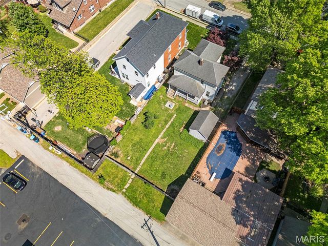 1009 S 4th Street, St Charles, MO 63301