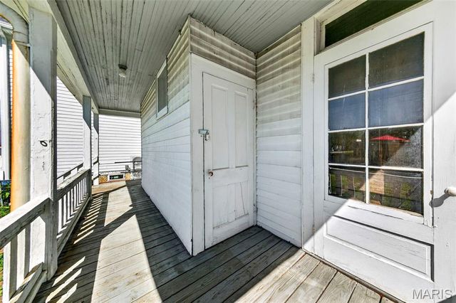 1009 S 4th Street, St Charles, MO 63301