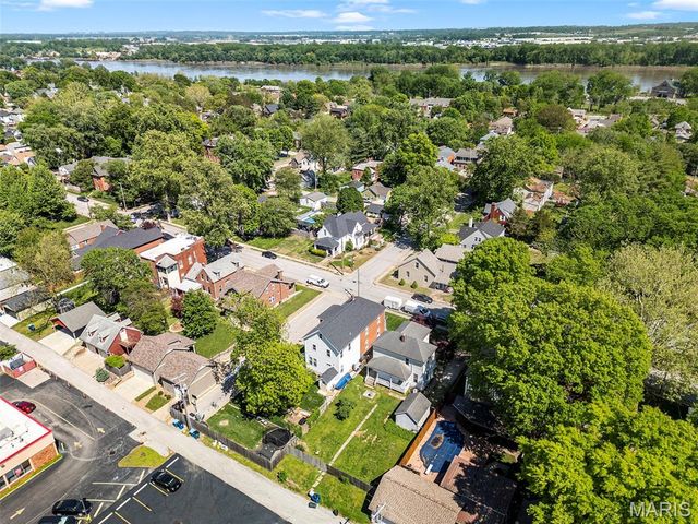 1009 S 4th Street, St Charles, MO 63301