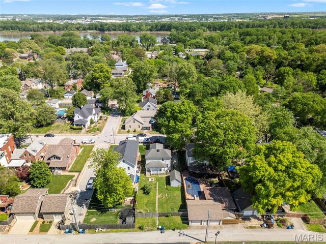 1009 S 4th Street, St Charles, MO 63301
