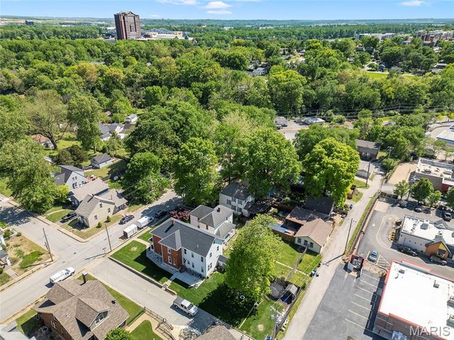 1009 S 4th Street, St Charles, MO 63301