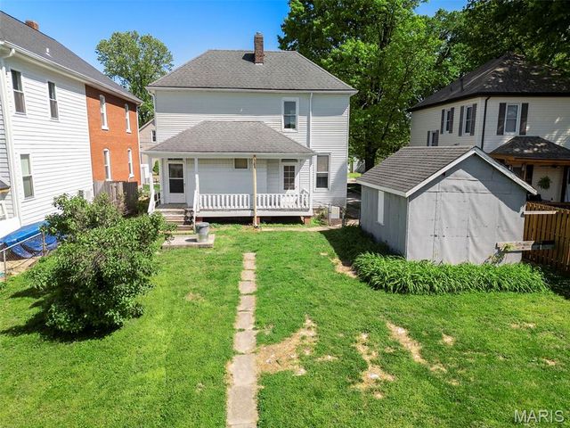 1009 S 4th Street, St Charles, MO 63301