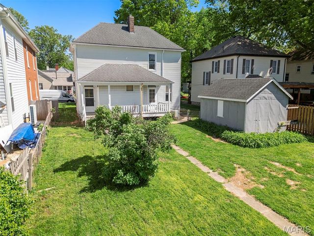 1009 S 4th Street, St Charles, MO 63301