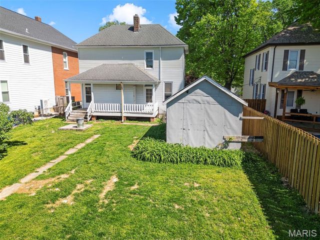 1009 S 4th Street, St Charles, MO 63301