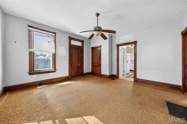 1009 S 4th Street, St Charles, MO 63301