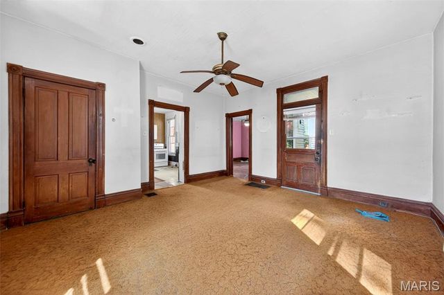 1009 S 4th Street, St Charles, MO 63301