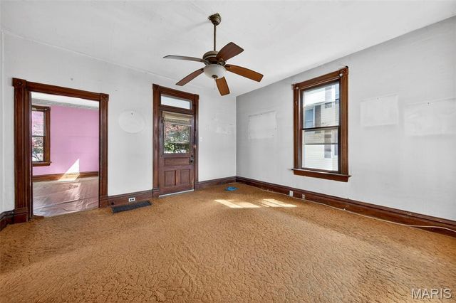 1009 S 4th Street, St Charles, MO 63301