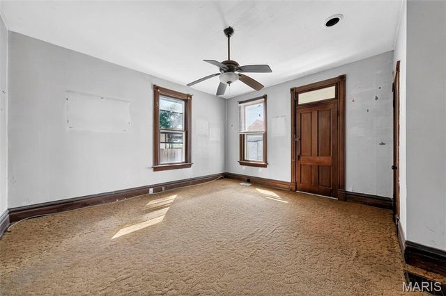 1009 S 4th Street, St Charles, MO 63301