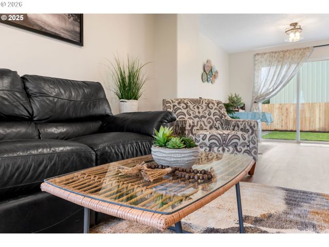 1189 S ASPEN Way, Canby, OR 97013