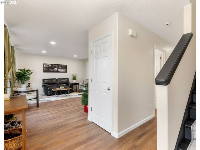 1189 S ASPEN Way, Canby, OR 97013