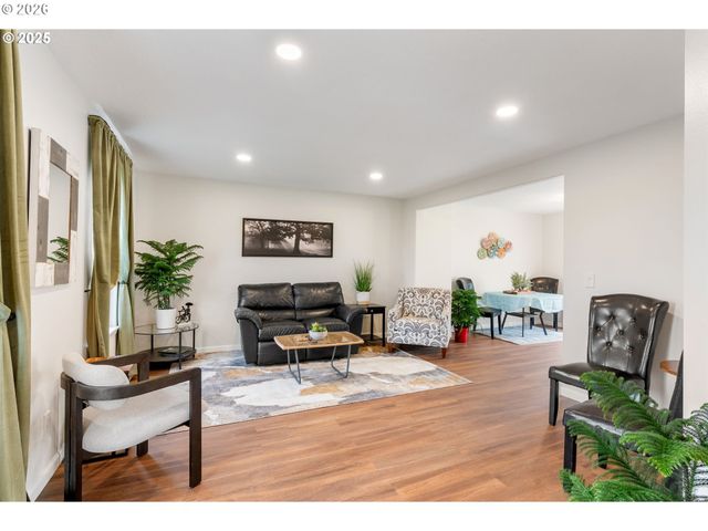 1189 S ASPEN Way, Canby, OR 97013