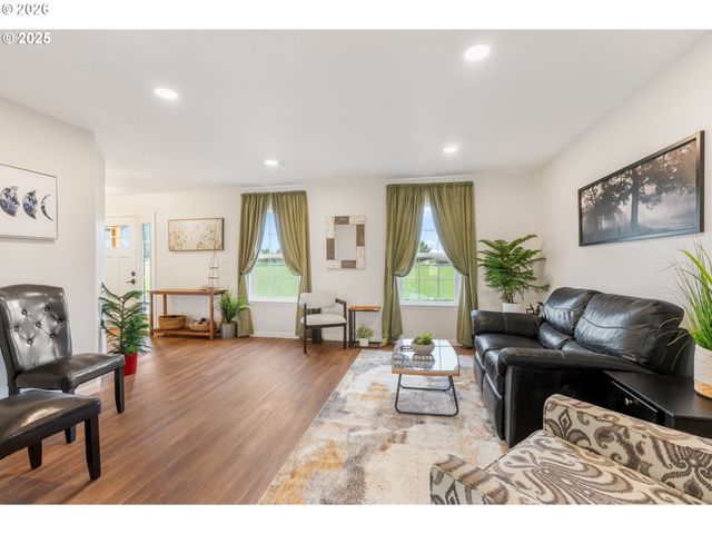 1189 S ASPEN Way, Canby, OR 97013