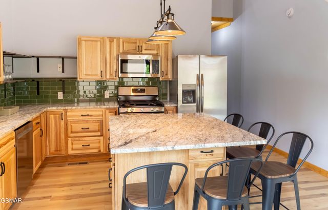 617 Davenport Rd, Gatlinburg, TN 37738